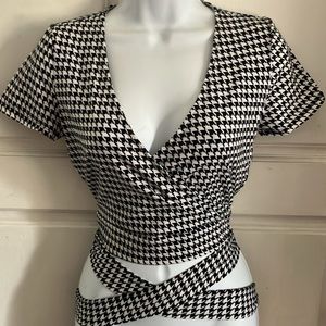 Forever 21 Houndstooth Check Tie Wrap Strappy Short Sleeve V-Neck Crop Top Large